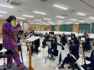 吹奏楽部が小松長生さんに指導していただきました。｜新着情報｜福井県立高志高等学校 高志中学校